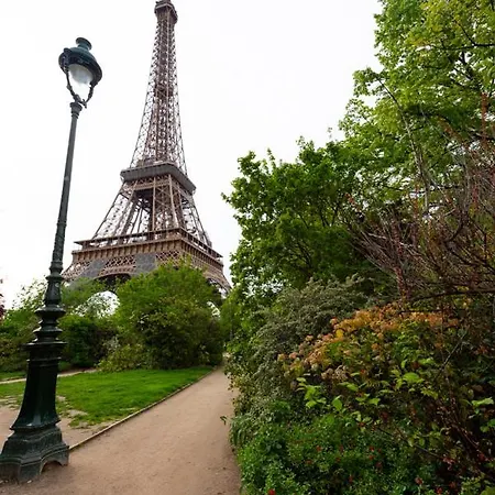 Au Pied De La Tour Apartment Paris Exterior photo